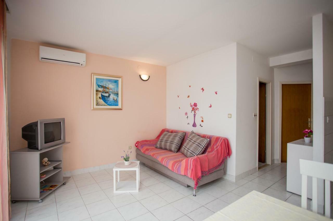 Apartments Gloria Примоштен Экстерьер фото