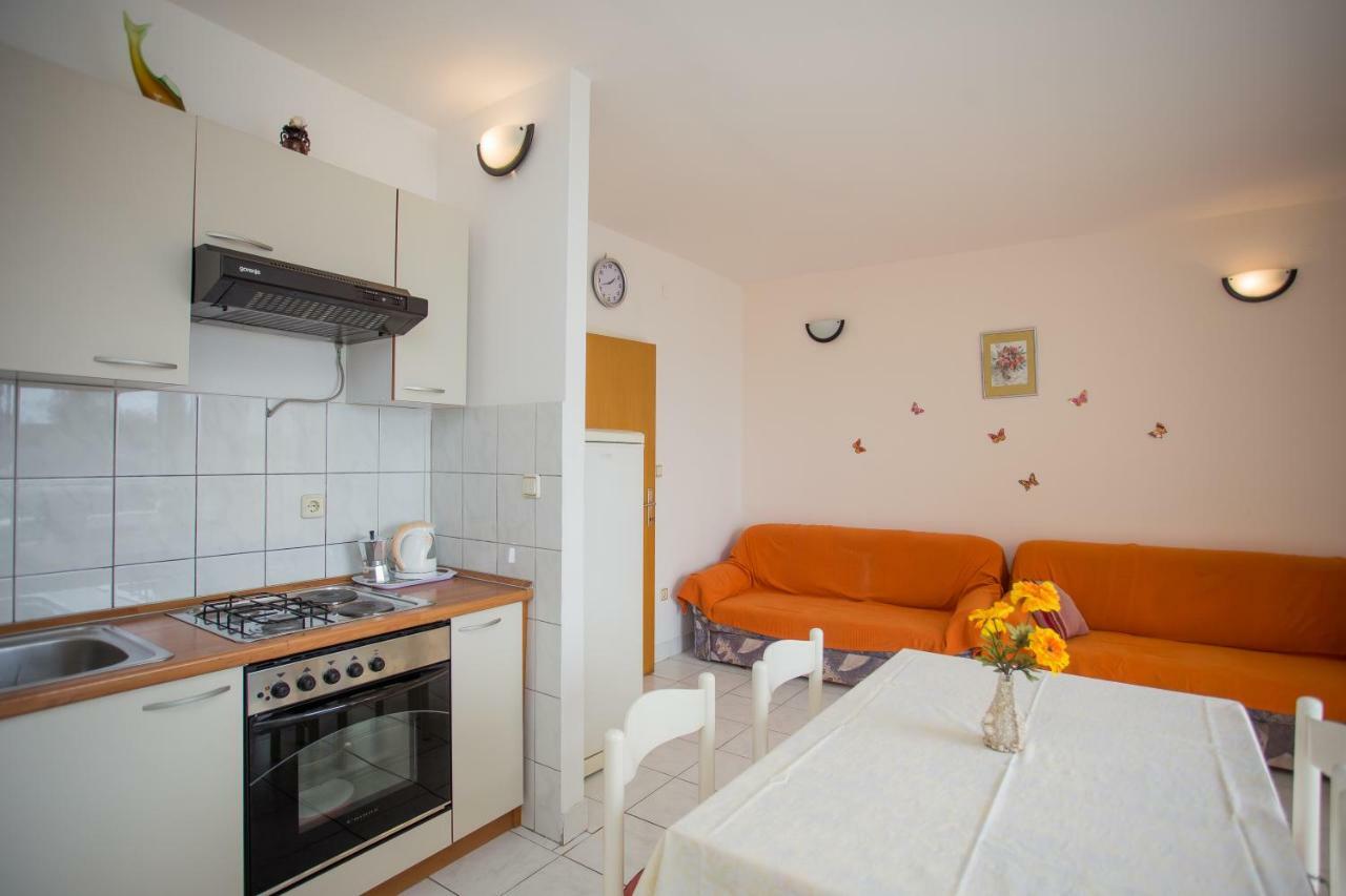 Apartments Gloria Примоштен Экстерьер фото