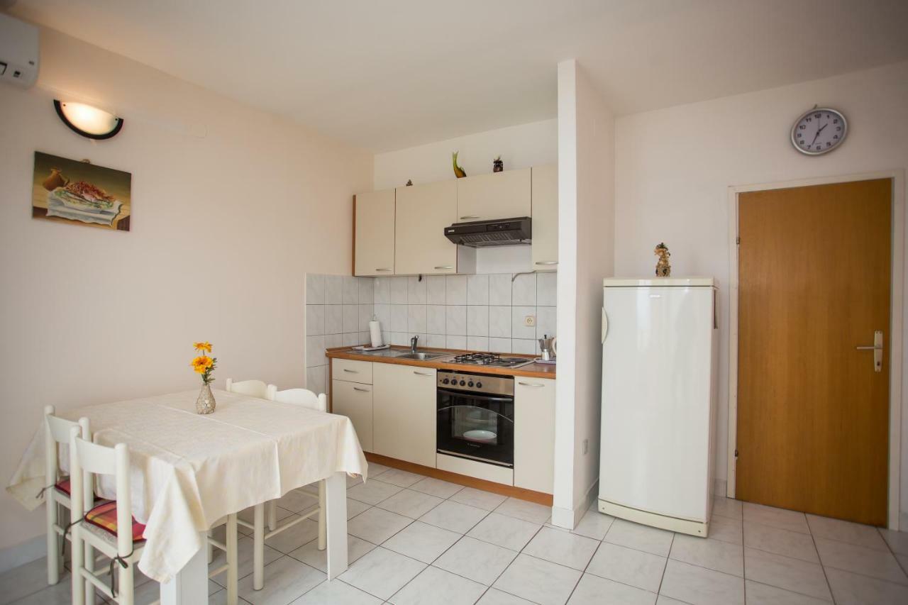 Apartments Gloria Примоштен Экстерьер фото