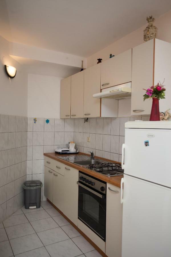 Apartments Gloria Примоштен Экстерьер фото
