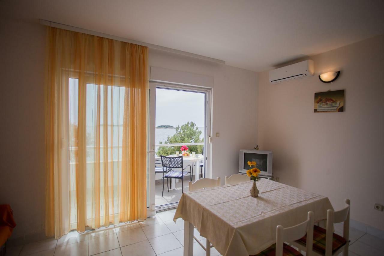 Apartments Gloria Примоштен Экстерьер фото
