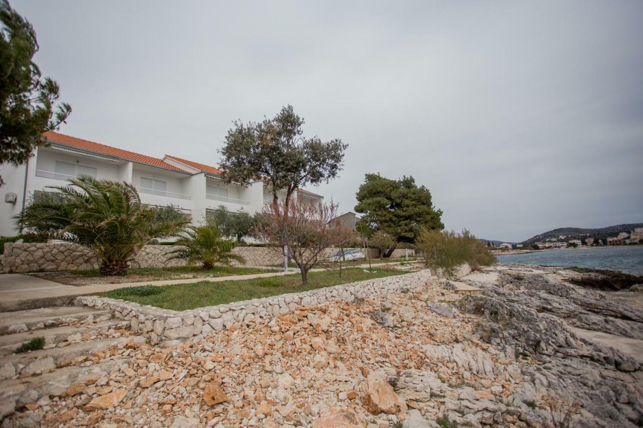 Apartments Gloria Примоштен Экстерьер фото