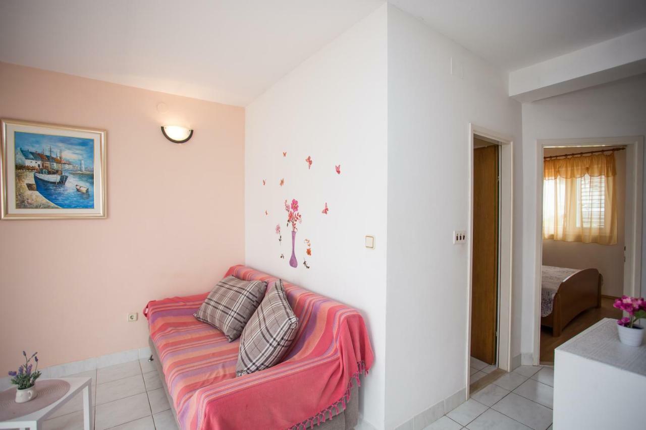 Apartments Gloria Примоштен Экстерьер фото