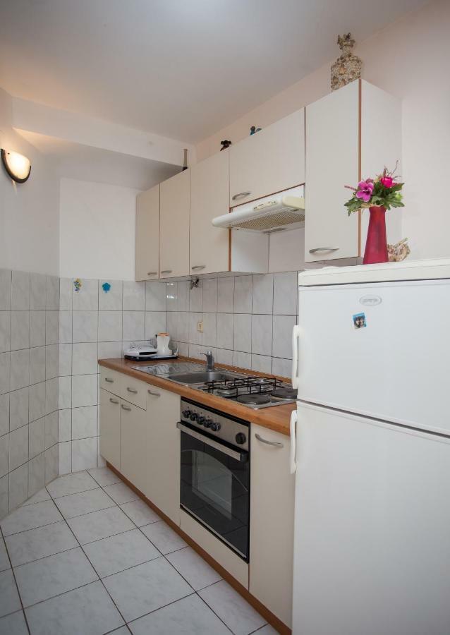 Apartments Gloria Примоштен Экстерьер фото