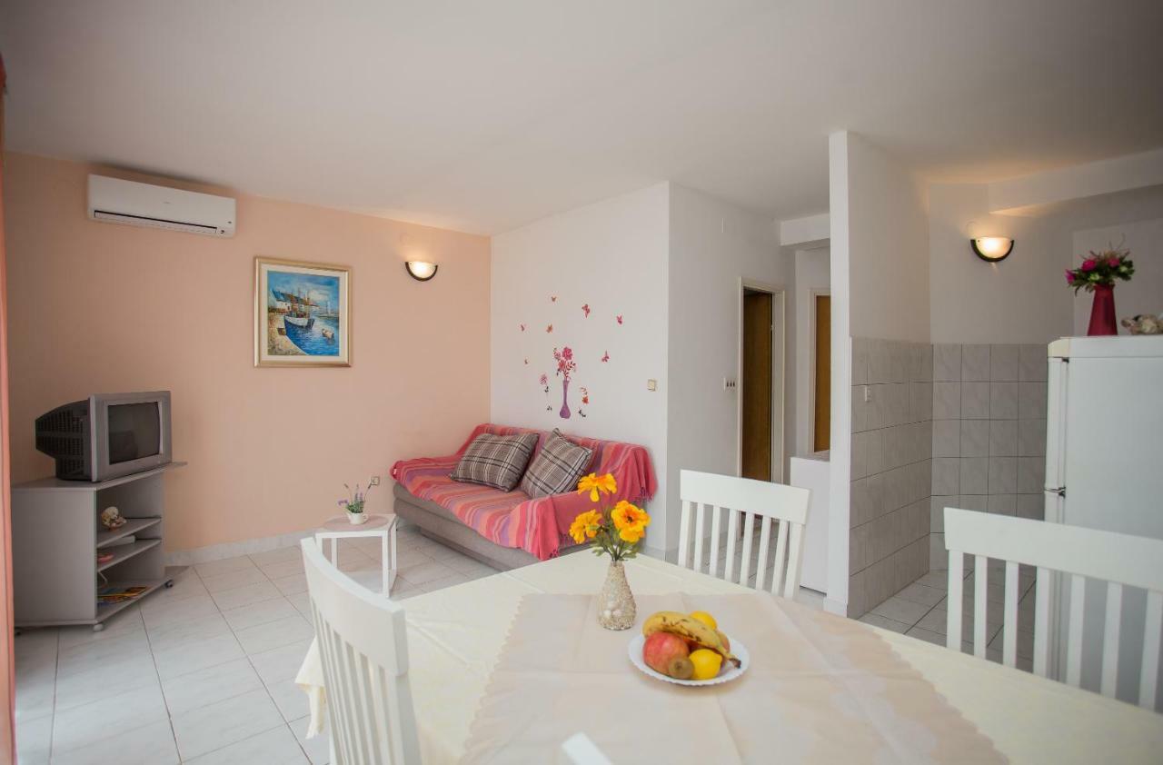 Apartments Gloria Примоштен Экстерьер фото